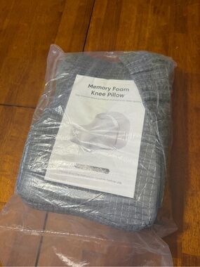 Brand New Memory Foam Knee Pillow Side Sleepers Spine Alignment & Hip Support